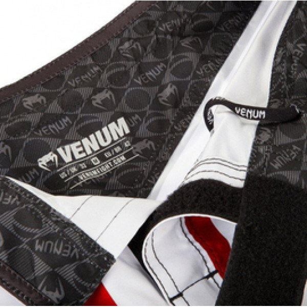 Бойцовские шорты Venum Sharp Fightshorts Black Ice Red