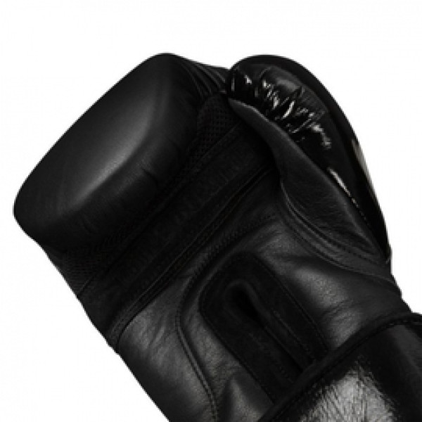 Боксерские перчатки Title Black Heavy Bag Gloves 2.0