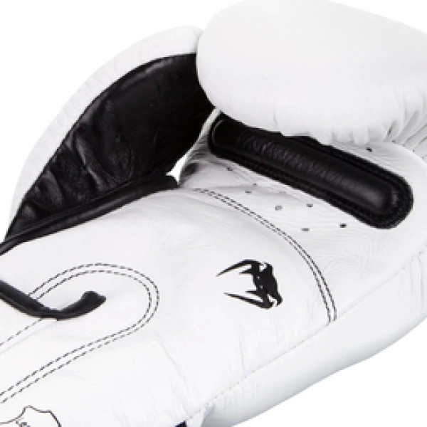 Боксерские перчатки Venum Giant 3.0 Boxing Gloves White
