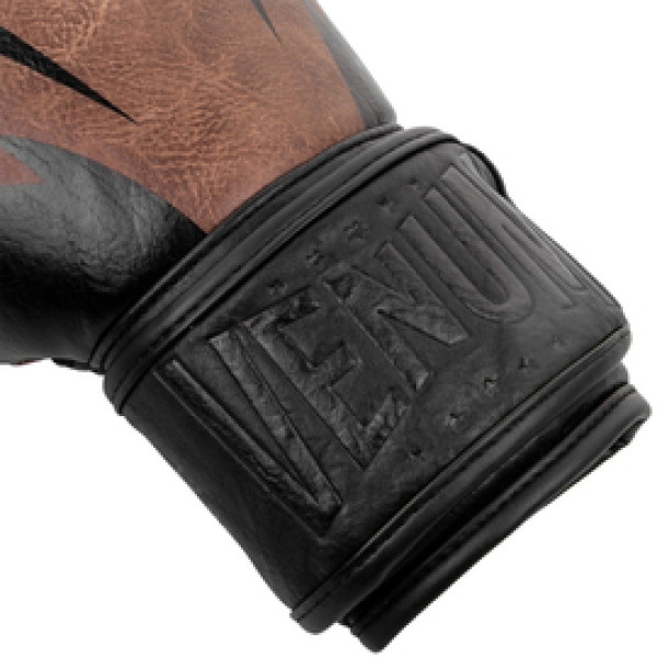Боксерские перчатки Venum Impact Classic Boxing Gloves Black Brown