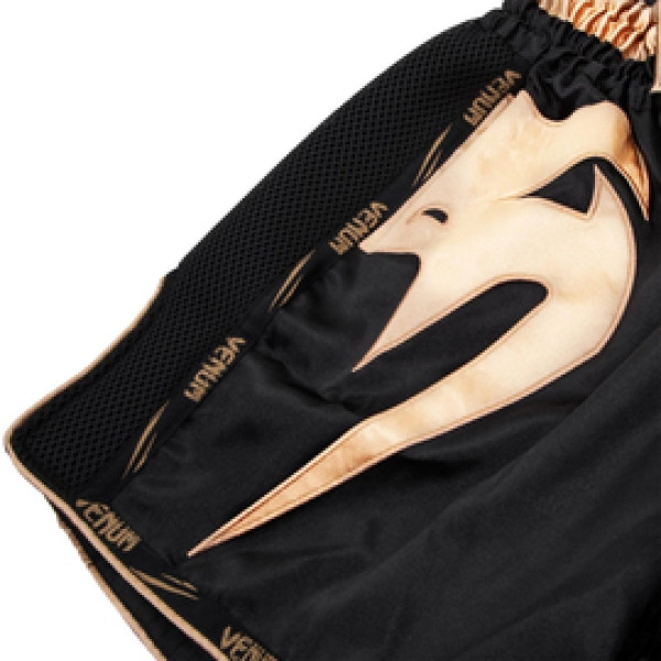 Шорты для тайского Venum Giant Muay Thai Shorts Black Gold