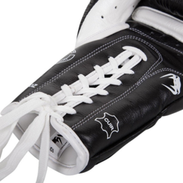 Боксерские перчатки Venum Giant 3.0 Boxing Gloves With Laces Black