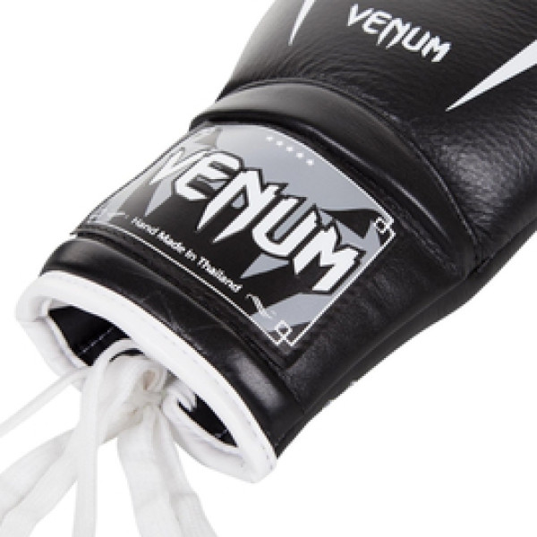 Боксерские перчатки Venum Giant 3.0 Boxing Gloves With Laces Black