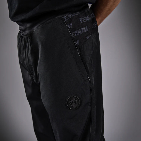 Спортивні штани Venum Cargo Light Aero Joggers - Black