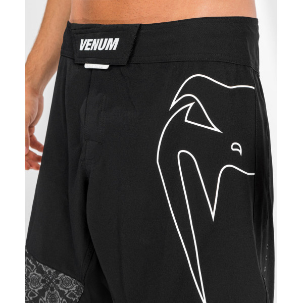 Шорти для ММА Venum Fightshorts Light 4.0 Black White