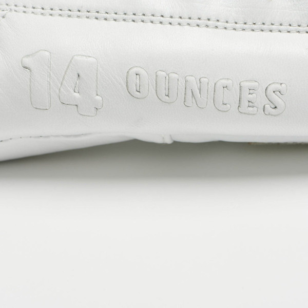 Боксерські рукавиці Leone GN111 THE GREATEST White 16 унцій (бинти 4 м. в комплекті)