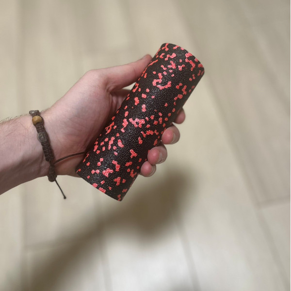 Масажний ролик (роллер) гладкий PowerPlay PP-4346 Mini EPP Foam Roller Чорно/Червоний (15x5,3см.)