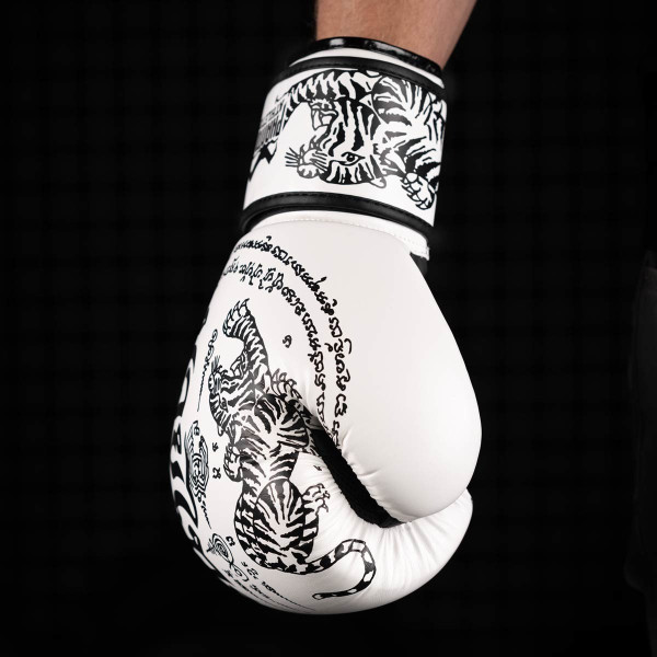 Боксерські рукавиці Phantom Muay Thai White 14 унцій (капа в подарунок)
