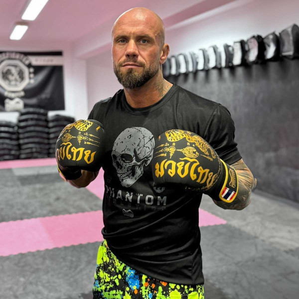 Боксерські рукавиці Phantom Muay Thai Black Gold 16 унцій