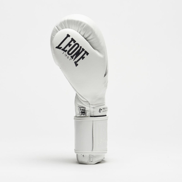 Боксерські рукавиці Leone GN111 THE GREATEST White 12 унцій (бинти 4 м. в комплекті)