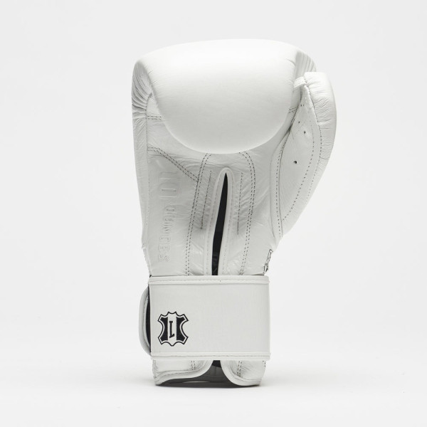 Боксерські рукавиці Leone GN111 THE GREATEST White 14 унцій (бинти 4 м. в комплекті)