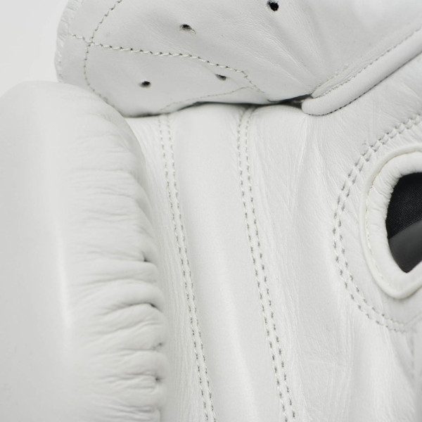 Боксерські рукавиці Leone GN111 THE GREATEST White 14 унцій (бинти 4 м. в комплекті)