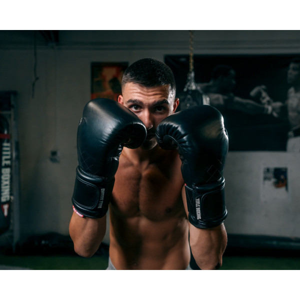 Боксерські рукавиці TITLE Boxing Ko-Vert Black 16 oz