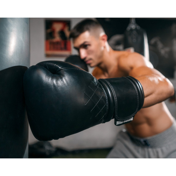 Боксерські рукавиці TITLE Boxing Ko-Vert Black 16 oz