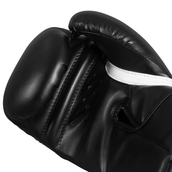 Боксерські рукавиці TITLE DYNAMIC STRIKE HEAVY BAG GLOVES Black 16 oz