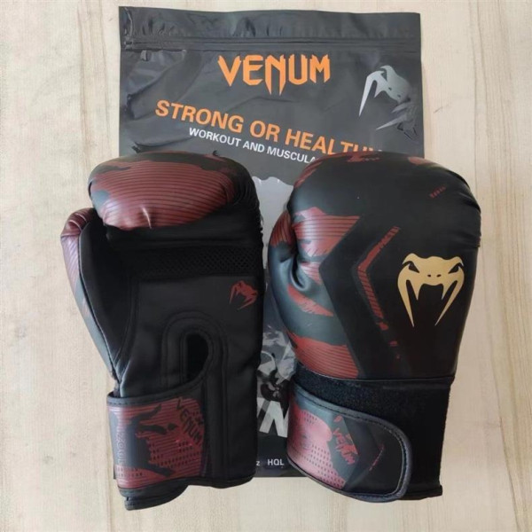 Боксерские перчатки Venum Camo Red
